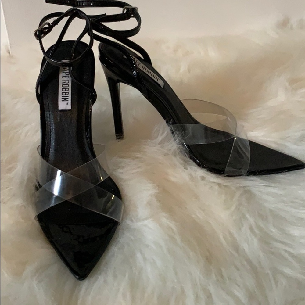 Black pointy toe heel